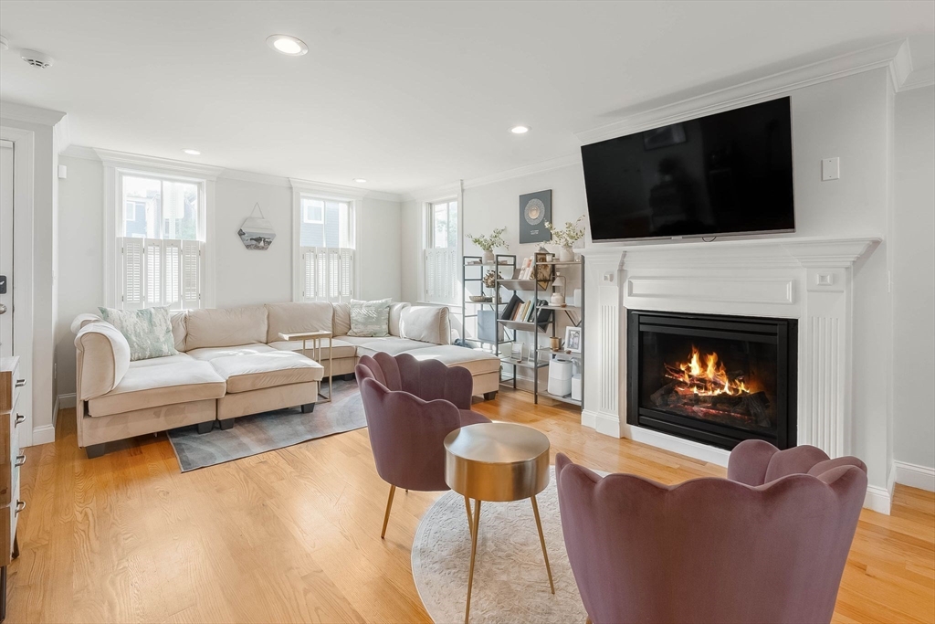 65 Green Street, Unit 1 Boston, MA 02129 - Photo 3 of 25