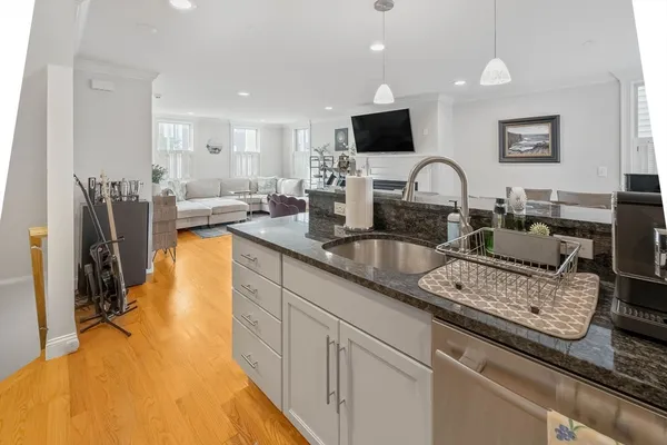 $5,000 | 65 Green Street, Unit 1, Boston, MA 02129