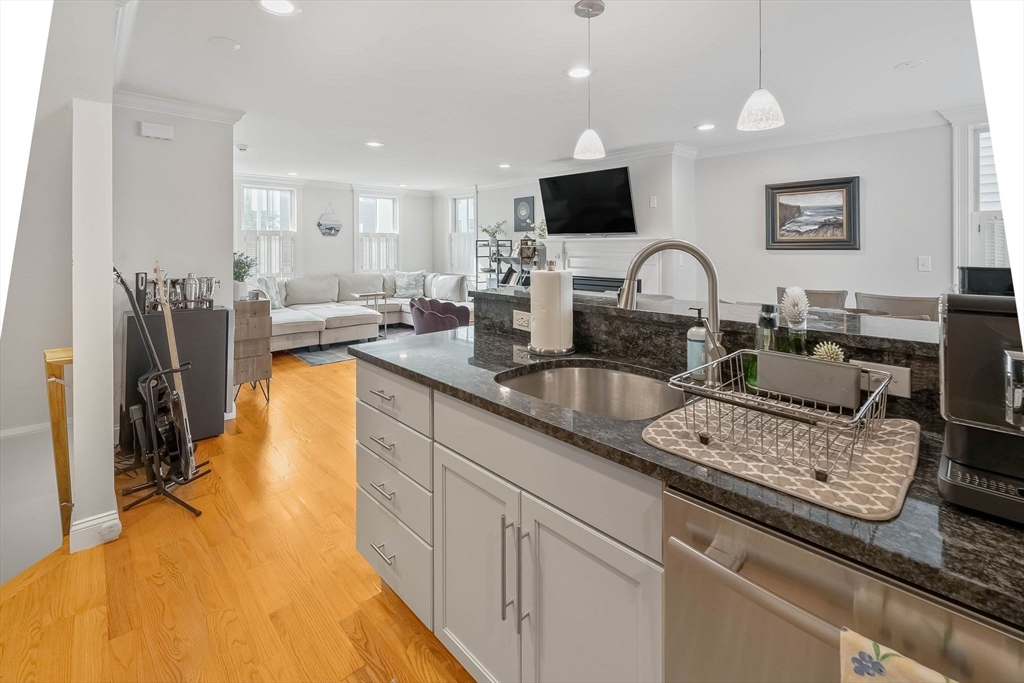 65 Green Street, Unit 1 Boston, MA 02129 - Photo 9 of 25