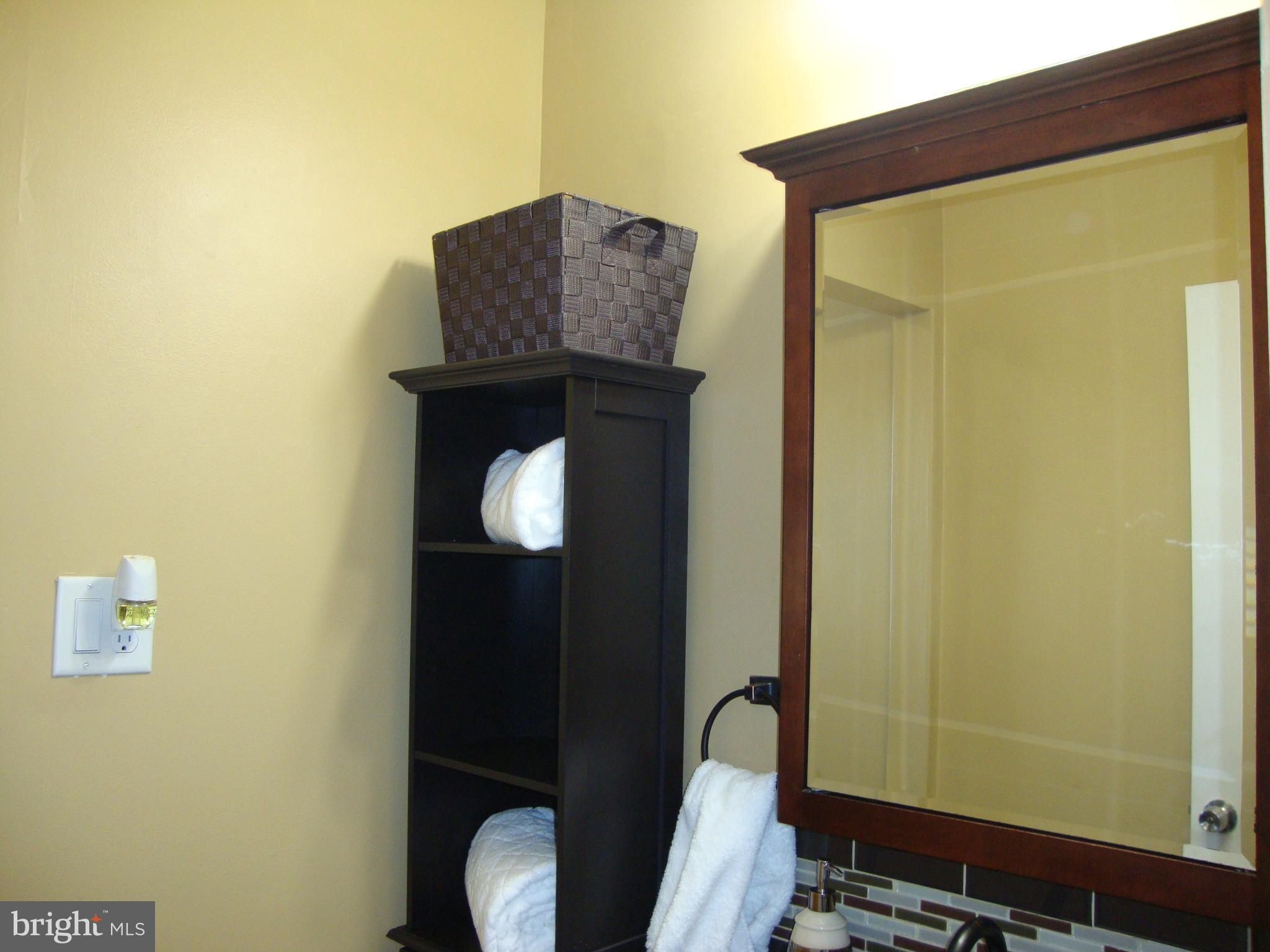 328 Laburnum Road Edgewood, MD 21040 - Photo 21 of 41 Beautiful vanity & mirror