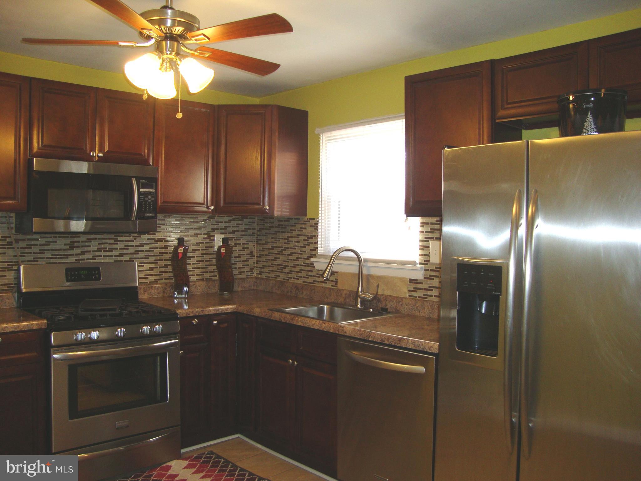 328 Laburnum Road Edgewood, MD 21040 - Photo 7 of 41 GE Profile Refrigerator