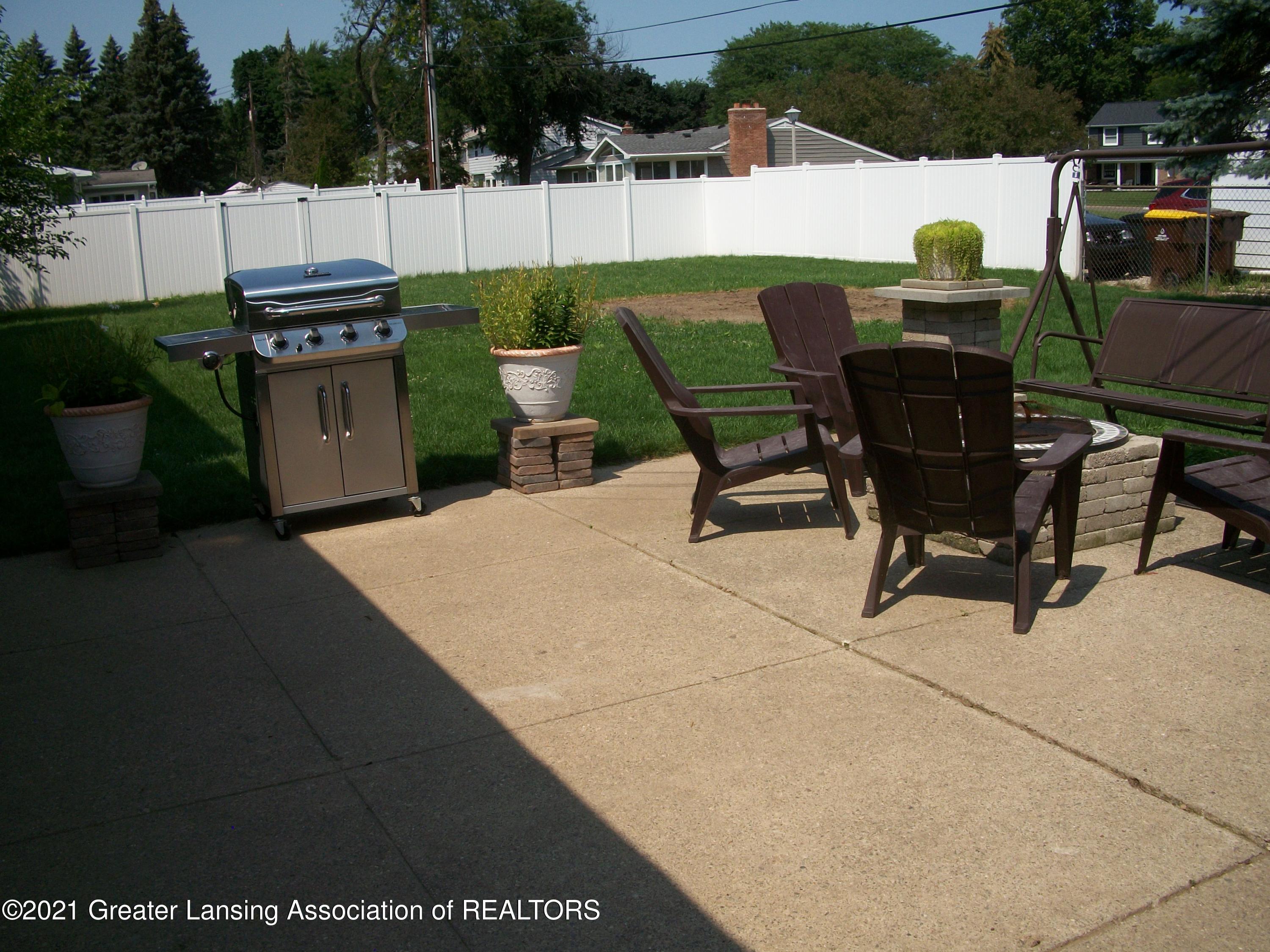 1338 Maycroft Road Lansing, MI 48917 - Photo 6 of 35 100_4809