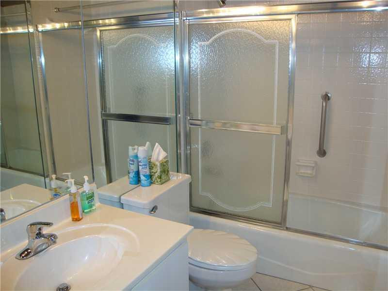 3920 Inverrary Boulevard, Unit C507 Lauderhill, FL 33319 - Photo 13 of 25 Bathroom