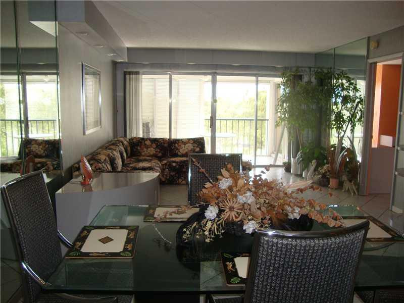 3920 Inverrary Boulevard, Unit C507 Lauderhill, FL 33319 - Photo 14 of 25 Living Room