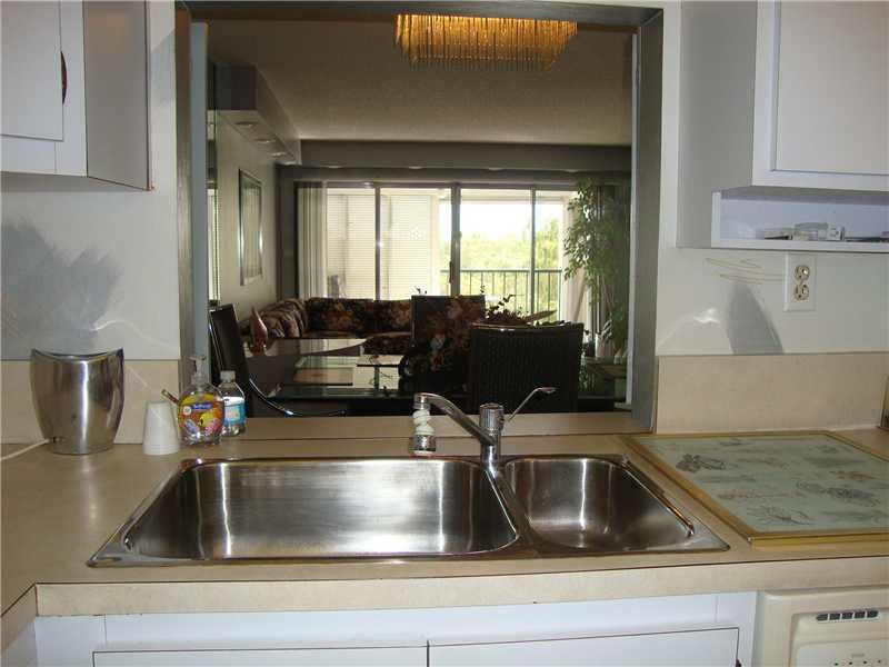 3920 Inverrary Boulevard, Unit C507 Lauderhill, FL 33319 - Photo 15 of 25 Kitchen