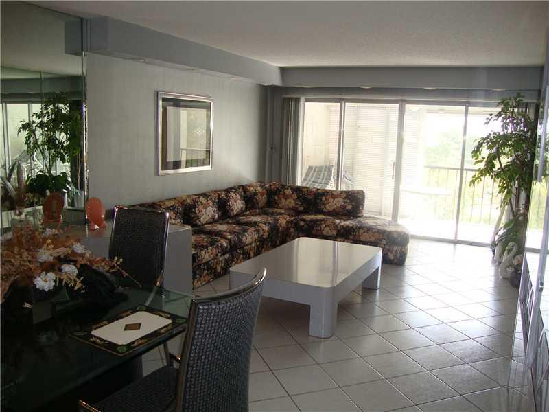 3920 Inverrary Boulevard, Unit C507 Lauderhill, FL 33319 - Photo 2 of 25 Living Room