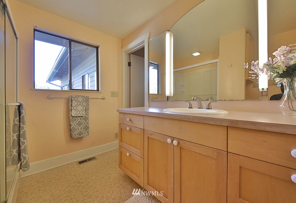 4311 Rollinghill Road Clinton, WA 98236 - Photo 15 of 21 Gallery Image 15