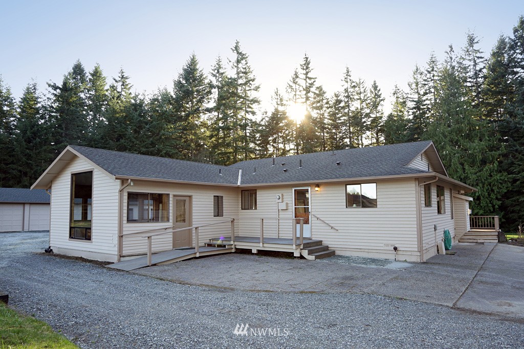 4311 Rollinghill Road Clinton, WA 98236 - Photo 3 of 21 Gallery Image 3
