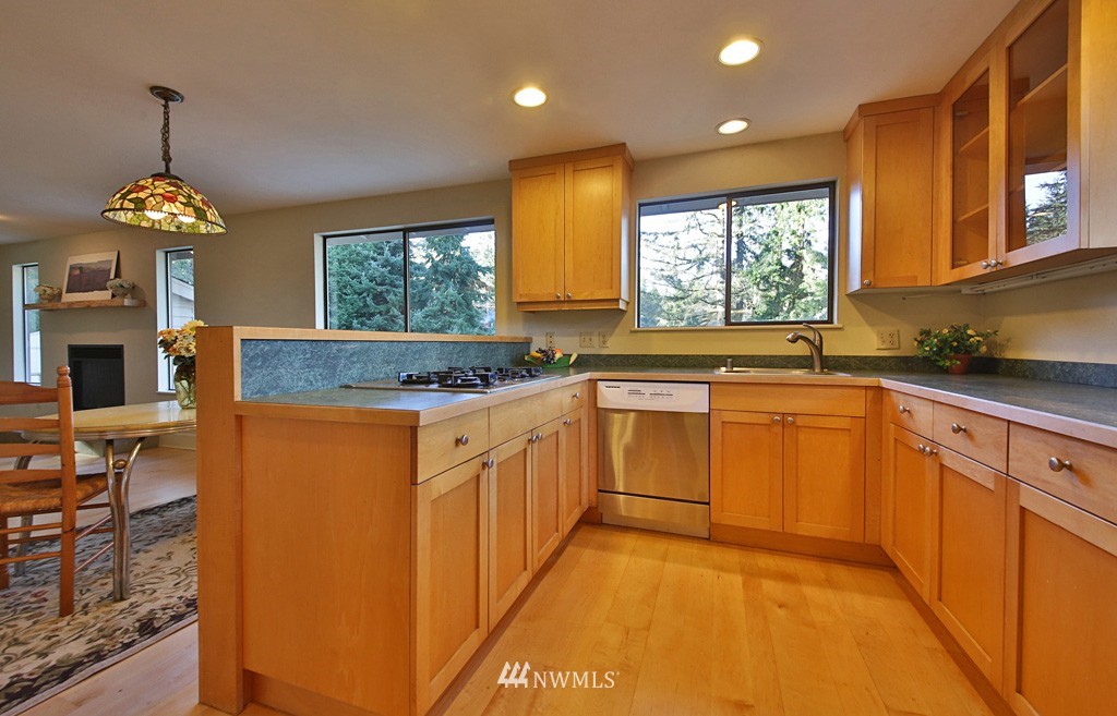 4311 Rollinghill Road Clinton, WA 98236 - Photo 10 of 21 Gallery Image 10