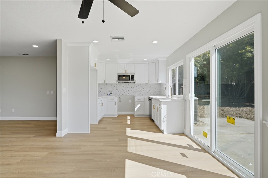 2924 Louisiana Place Riverside, CA 92506 - Photo 19 of 42 a living room with furniture and a large window