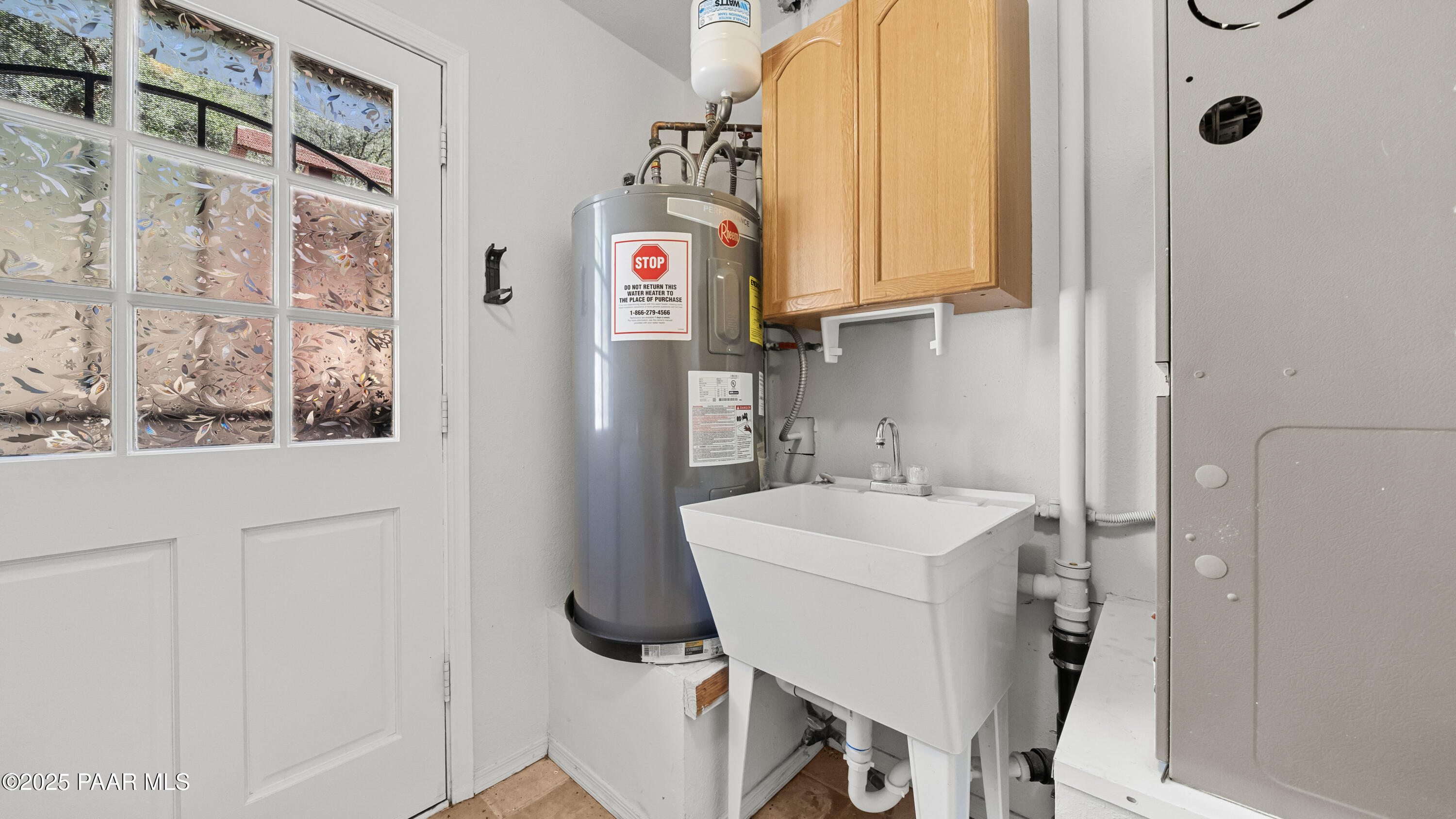 249 South Lynx Creek Road Prescott, AZ 86303 - Photo 31 of 124 a bathroom with a sink a toilet and mirror