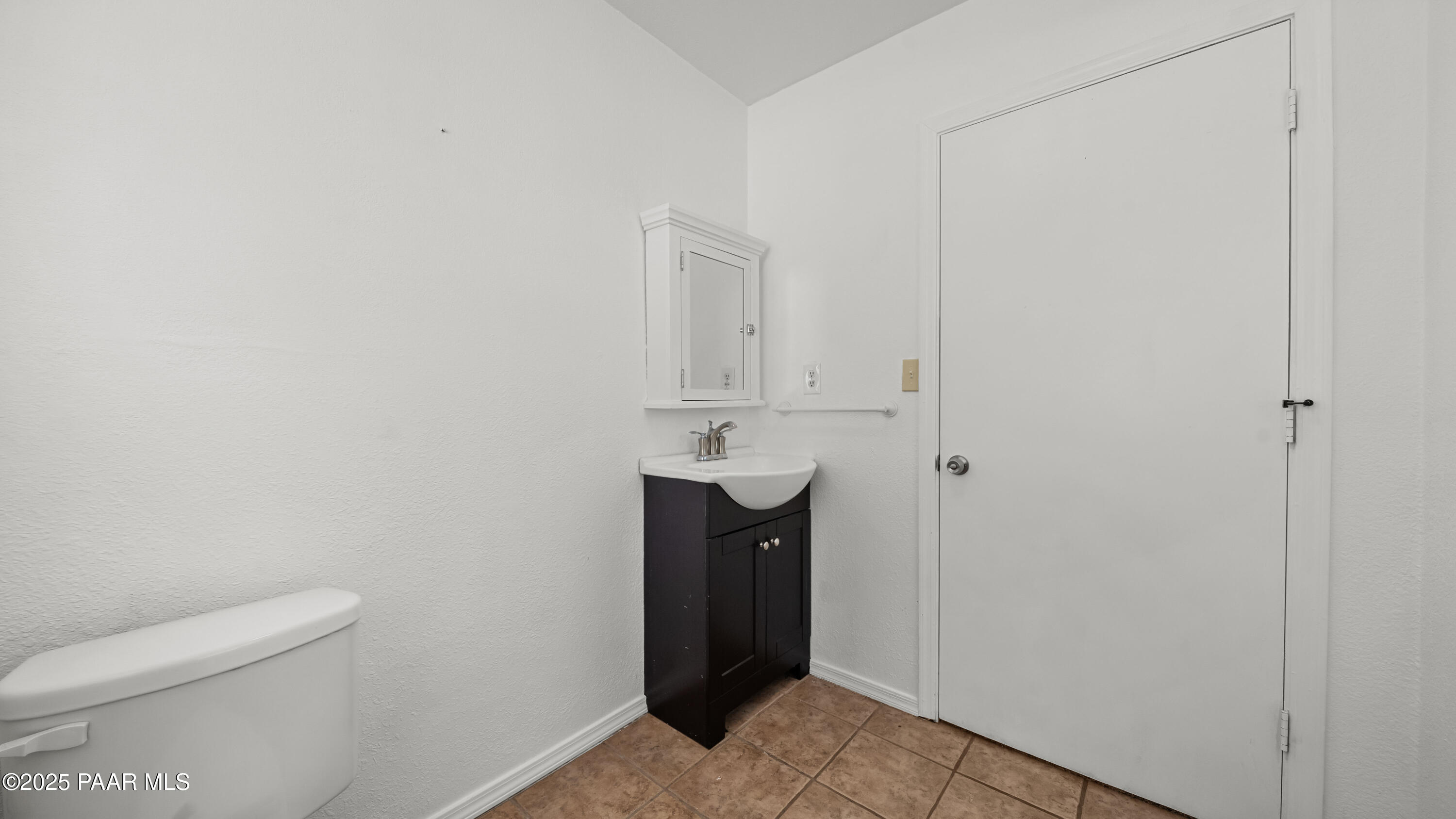 249 South Lynx Creek Road Prescott, AZ 86303 - Photo 33 of 124 a bathroom with a sink a toilet and mirror