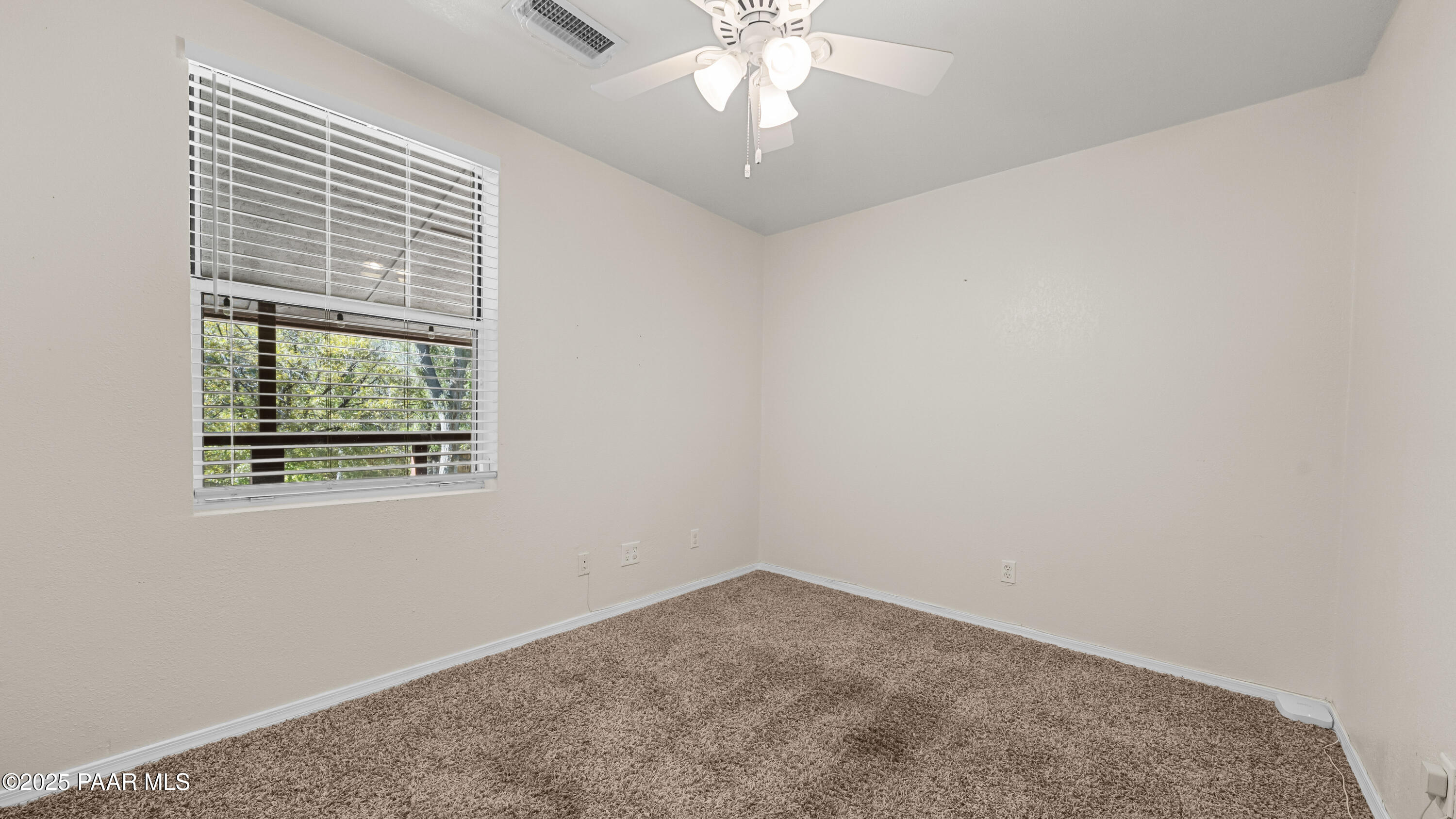 249 South Lynx Creek Road Prescott, AZ 86303 - Photo 40 of 124 an empty room with a window