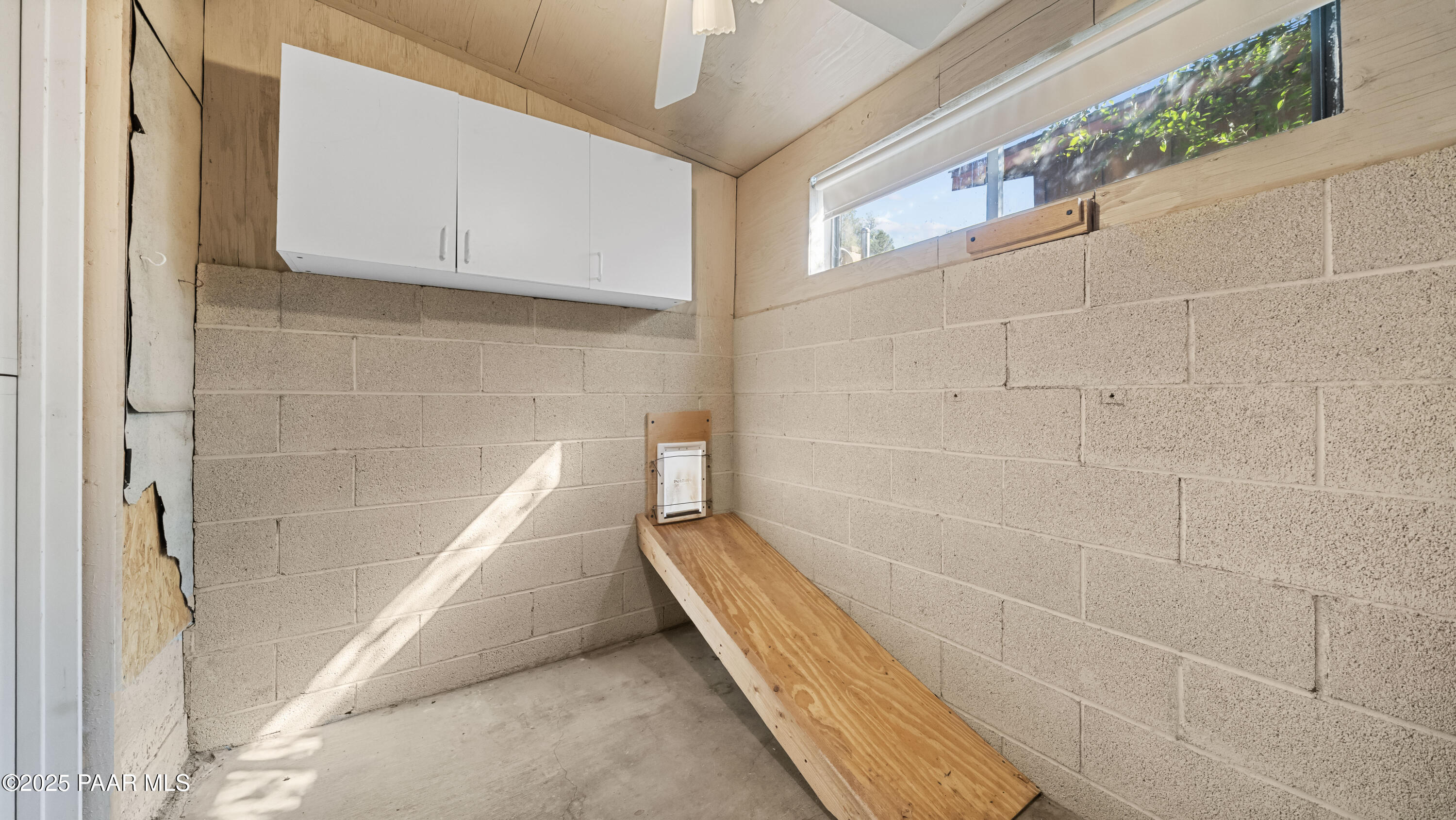 249 South Lynx Creek Road Prescott, AZ 86303 - Photo 56 of 124 a bathroom with a bathtub and shower