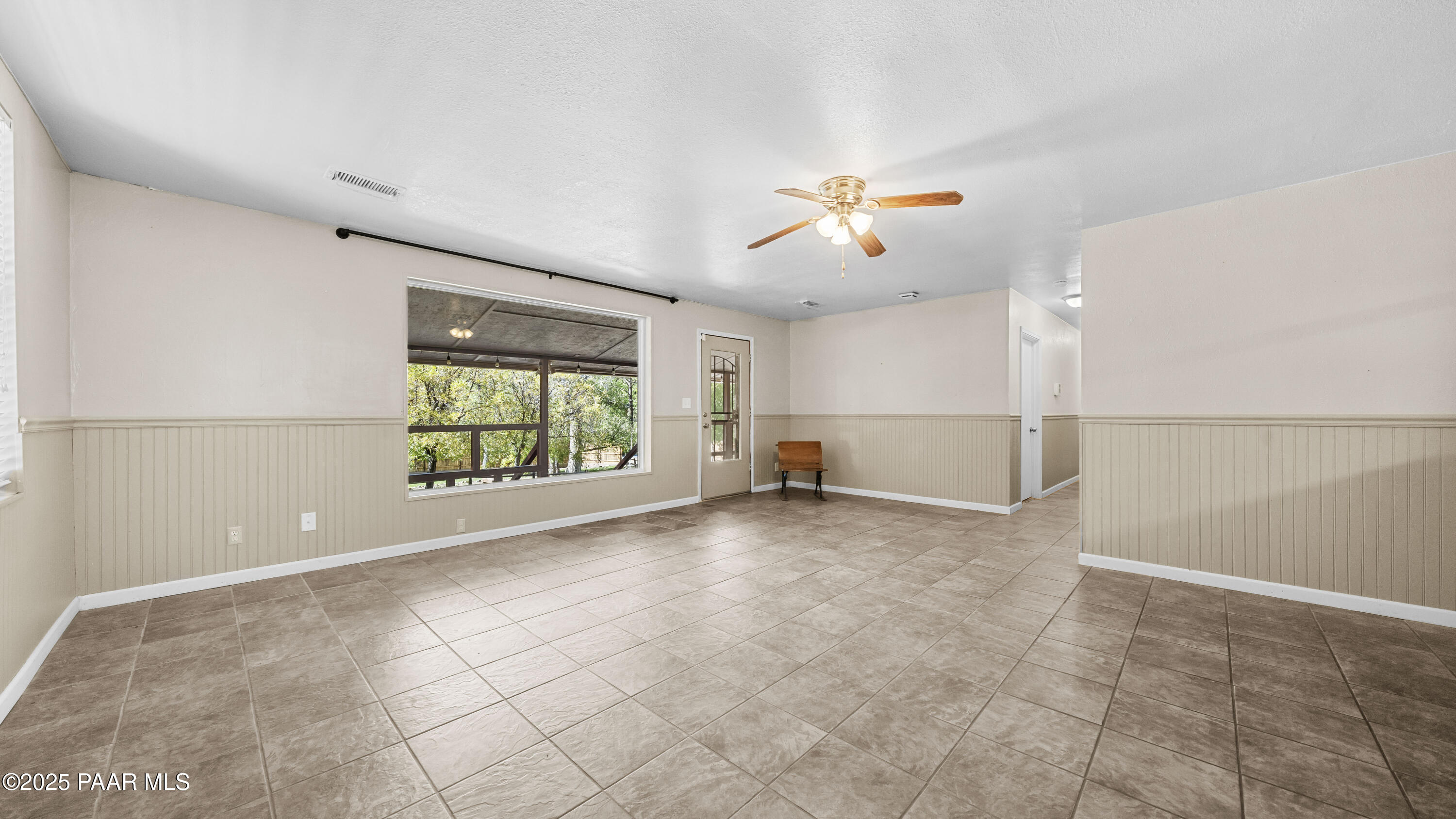 249 South Lynx Creek Road Prescott, AZ 86303 - Photo 9 of 124 a view of a livingroom with a stove and a window