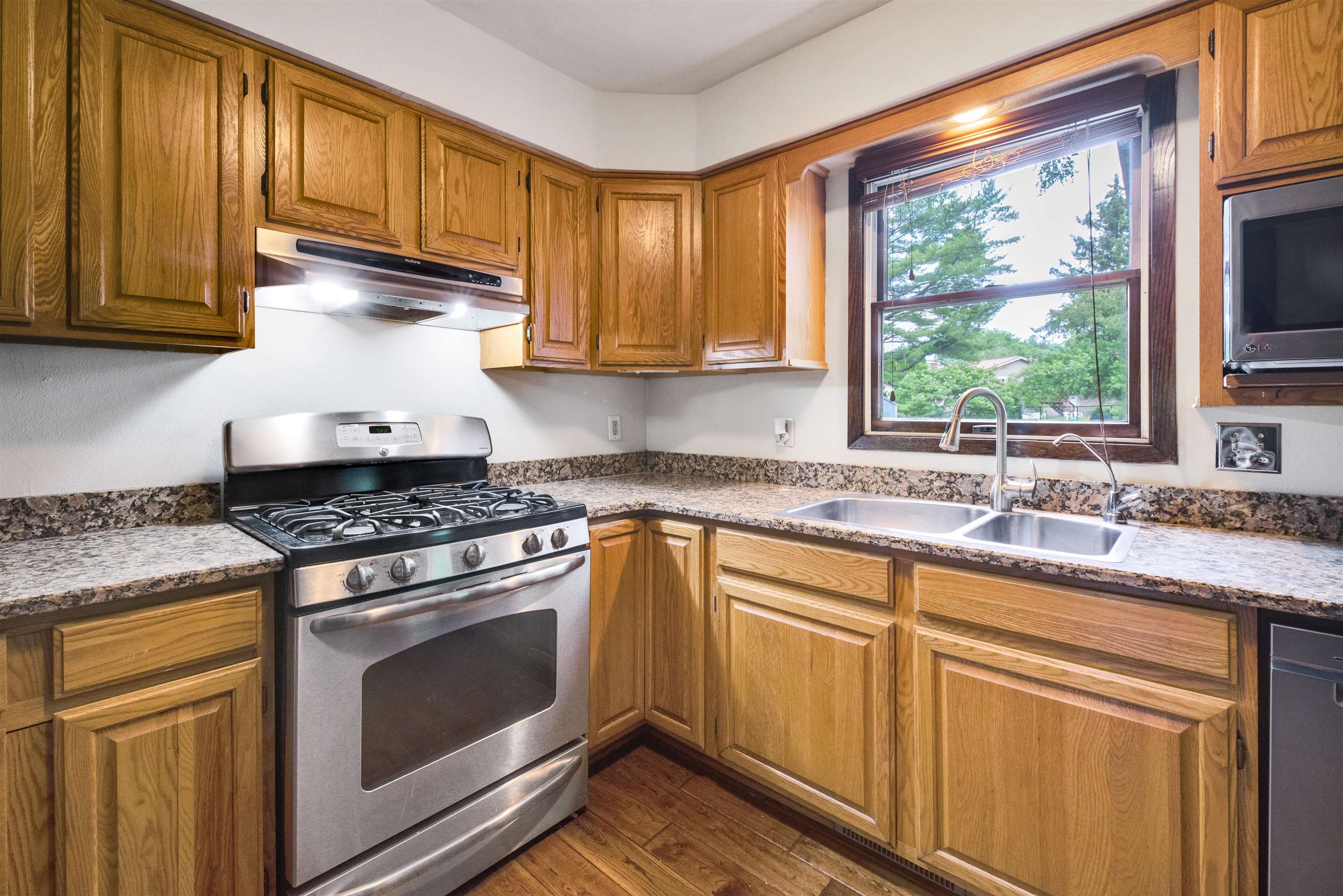 1289 Crossing Ridge Trail Sun Prairie, WI 53590 - Photo 15 of 51