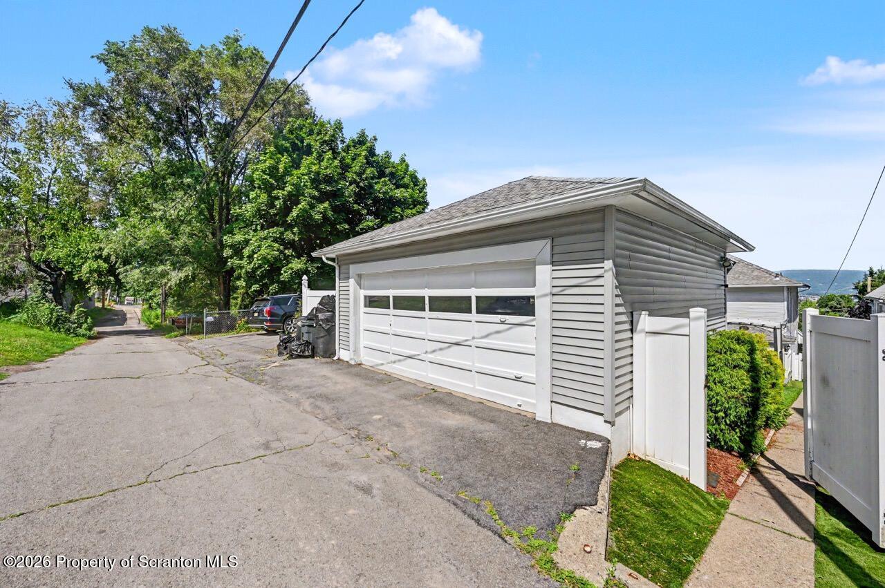 505 Crown Avenue Scranton, PA 18505 - Photo 5 of 64 505 Crown Ave 03 Large