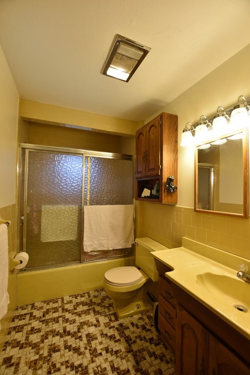 238 Nimitz Road Woonsocket, RI 02895 - Photo 11 of 14
