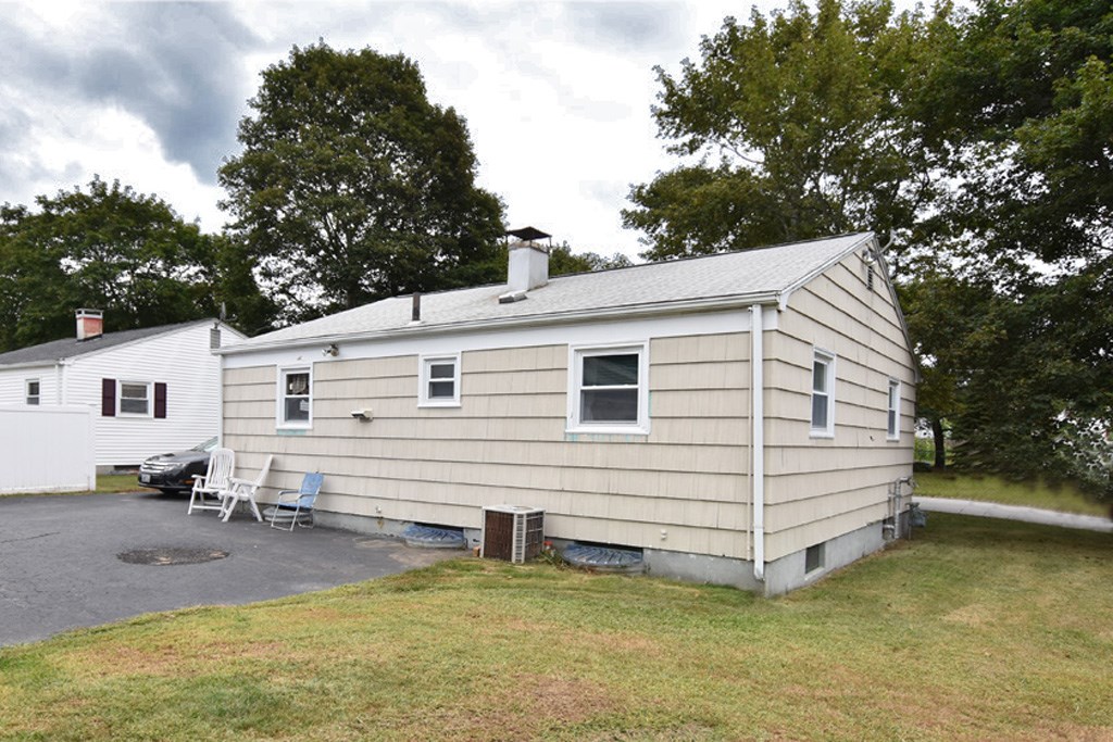 238 Nimitz Road Woonsocket, RI 02895 - Photo 3 of 14