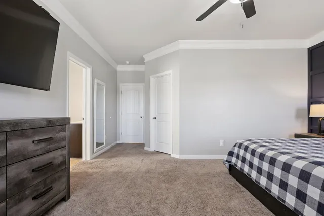 a view of a livingroom with furniture