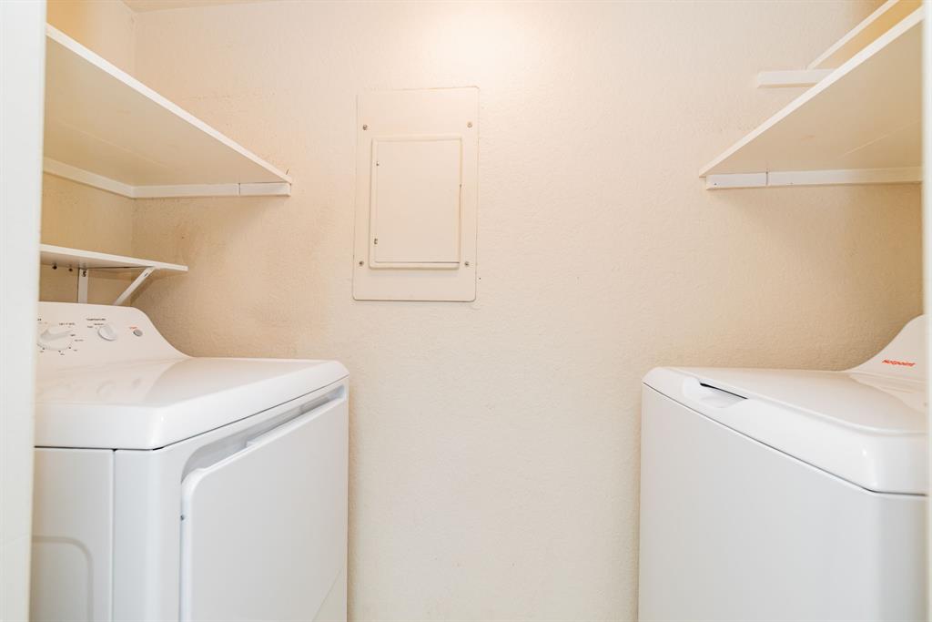 1106 Signal Ridge Place Rockwall, TX 75032 - Photo 10 of 32 a utility room with dryer and washer