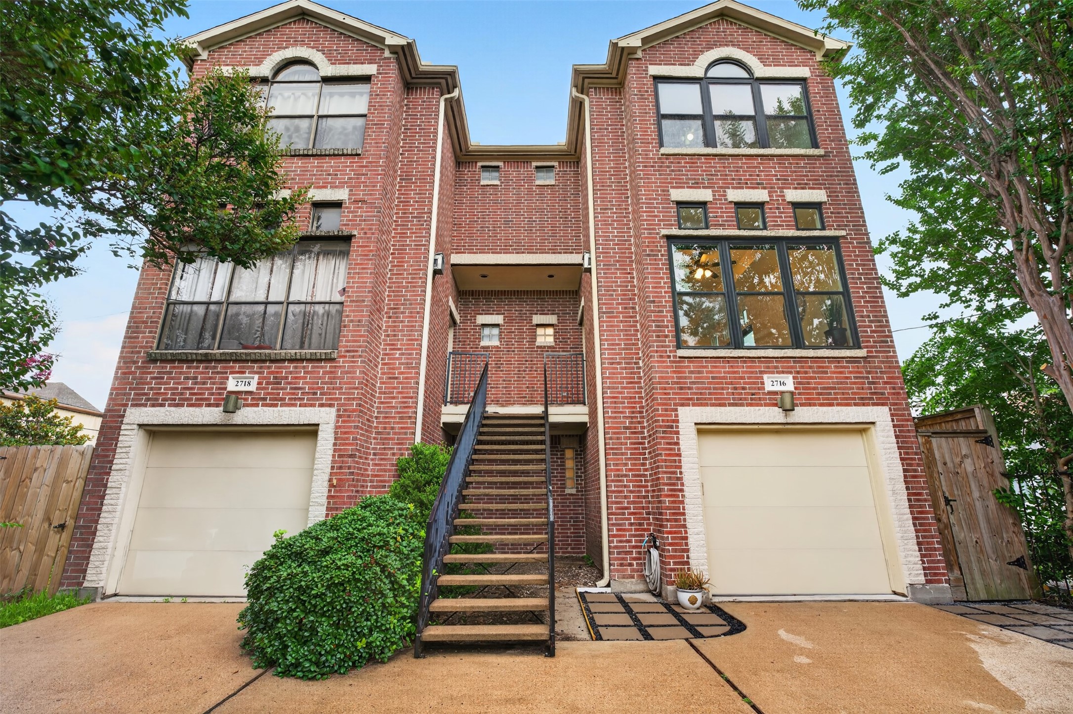 2716 Bagby Street Houston, TX 77006 - Photo 3 of 29 a front view of a house