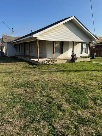 $1,800 | 313 East Lloyd Street, Krum, TX 76249