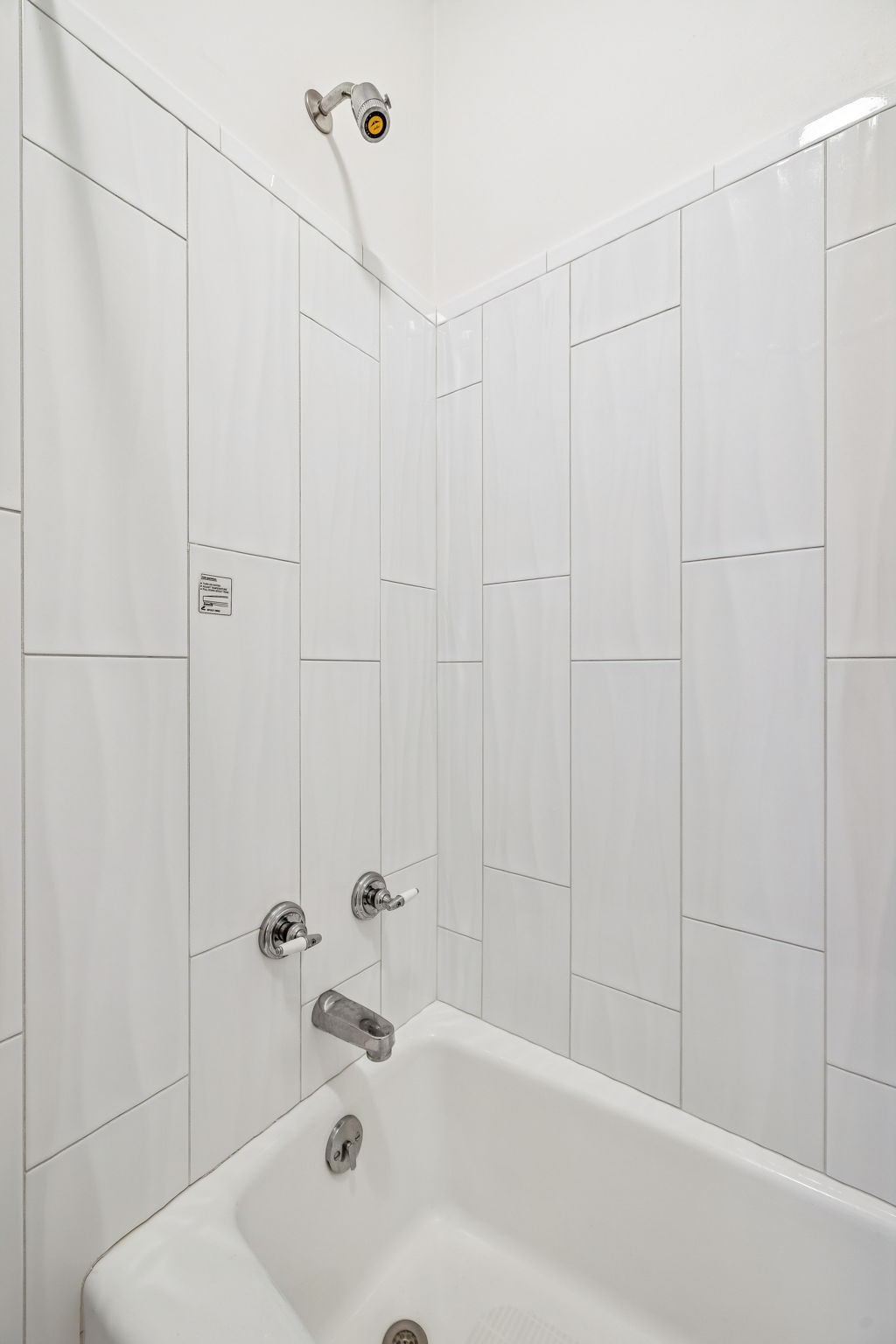 1010 Street Road Kingston Springs, TN 37082 - Photo 31 of 94 a bathroom with a white bath tub