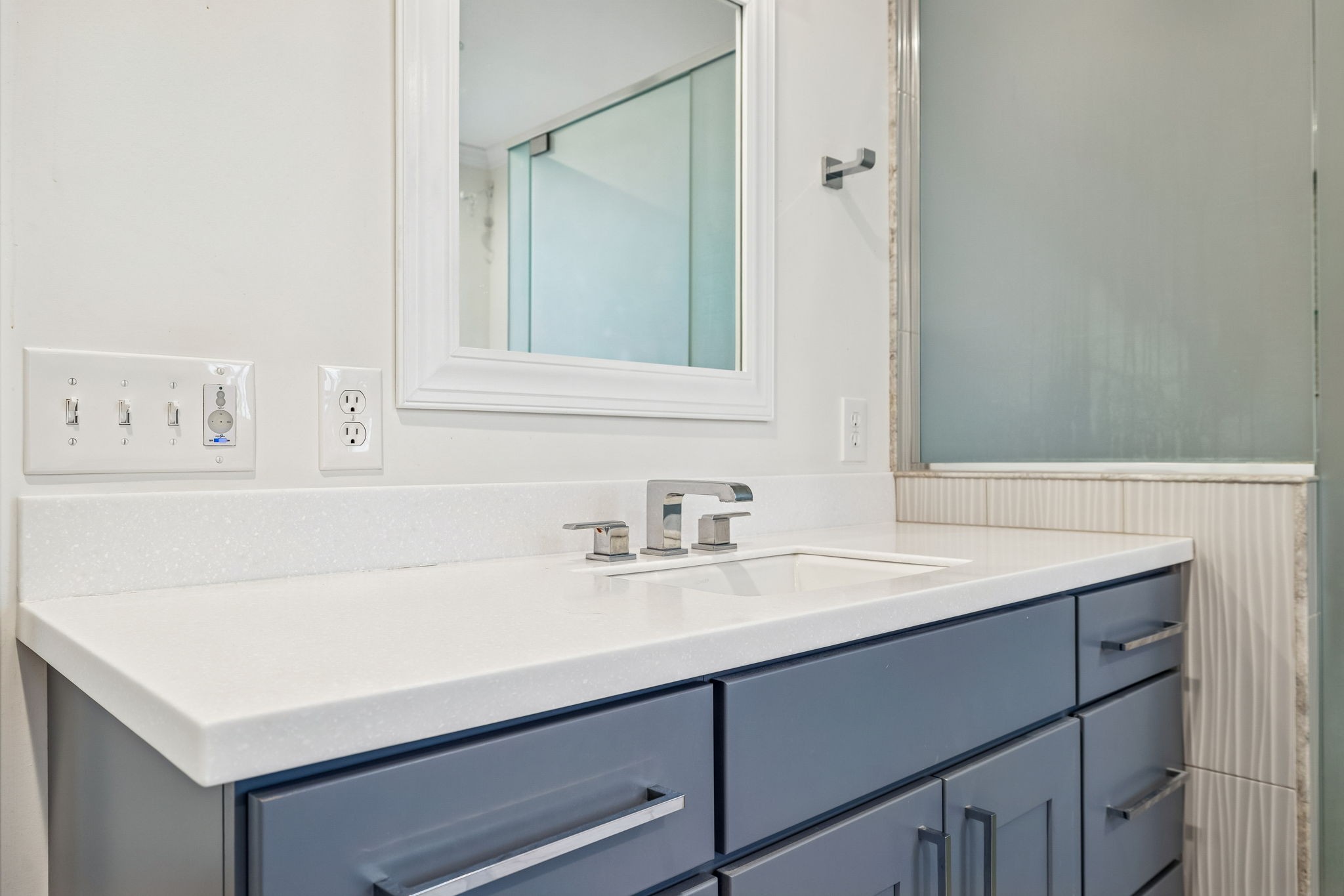 1010 Street Road Kingston Springs, TN 37082 - Photo 41 of 94 a bathroom with a sink and a mirror