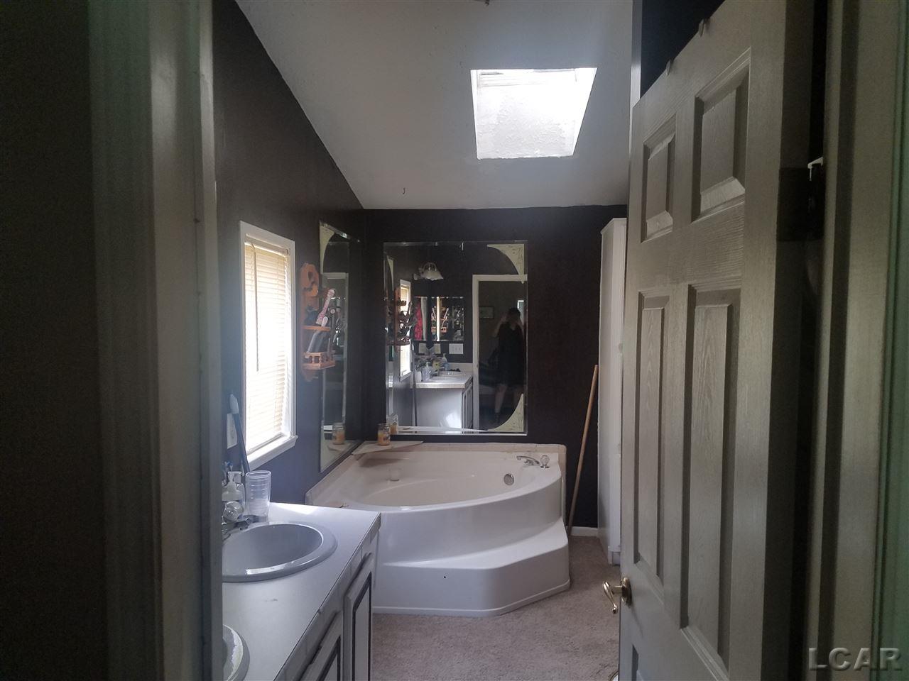 2271 Oakwood Road Adrian, MI 49221 - Photo 6 of 7 Gallery Image 6