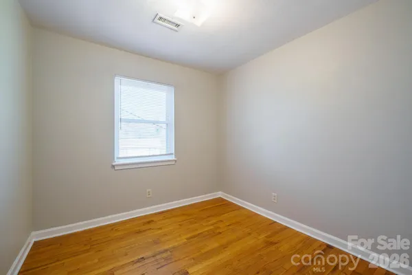 $325,000 | 829 4th Avenue Southwest, Hickory, NC 28602