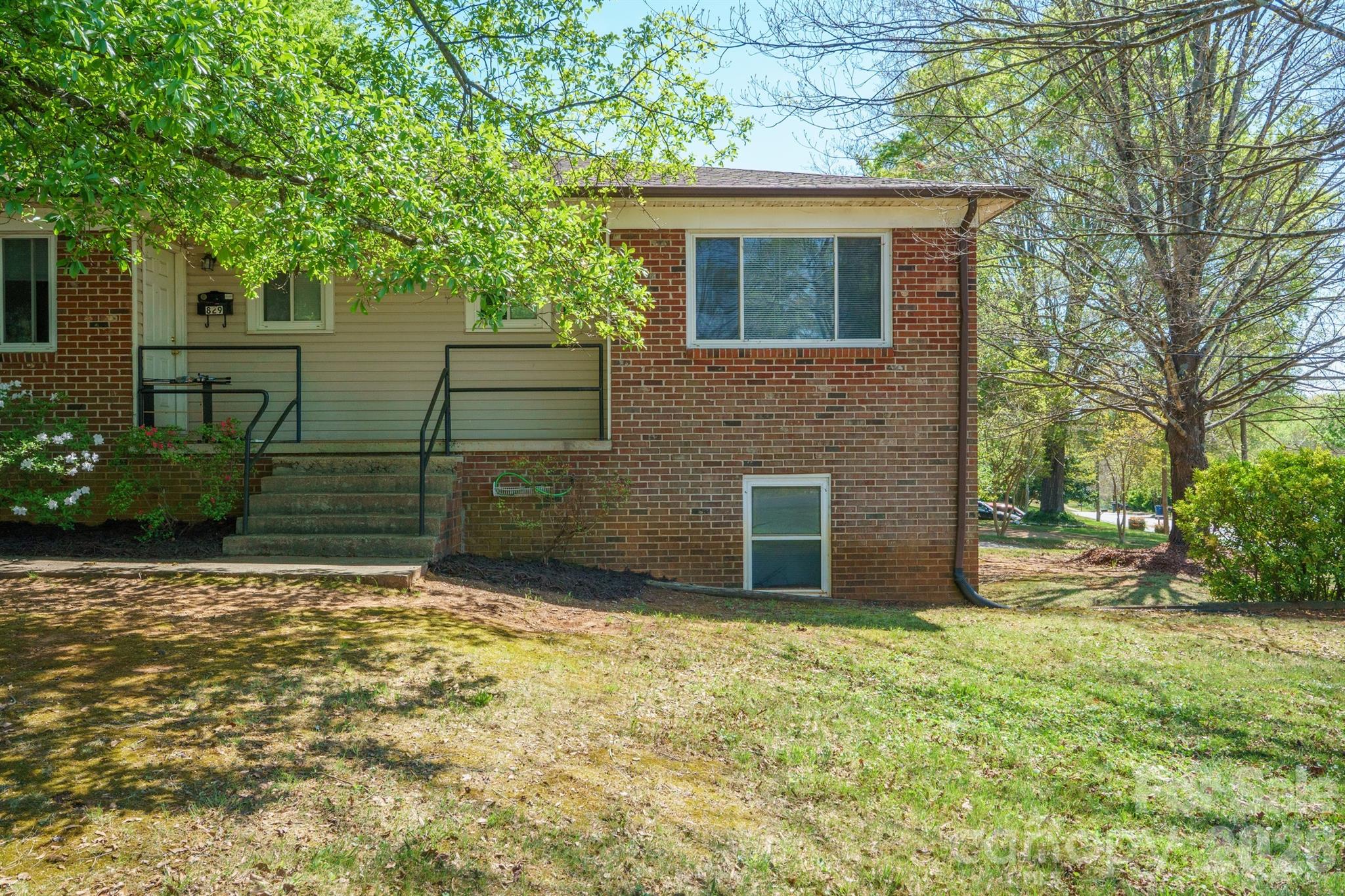 829 4th Avenue Southwest Hickory, NC 28602 - Photo 2 of 16