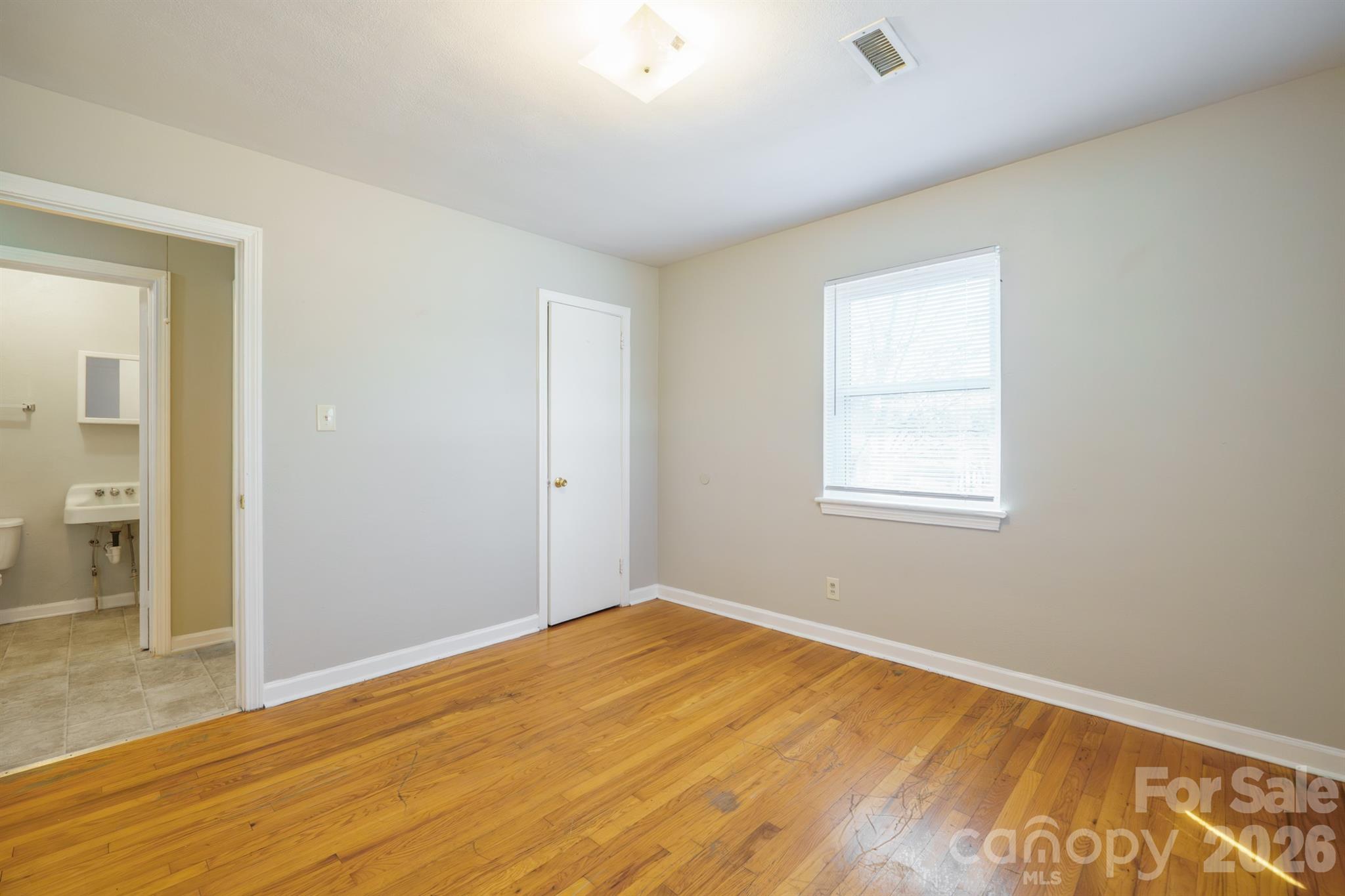 829 4th Avenue Southwest Hickory, NC 28602 - Photo 5 of 16