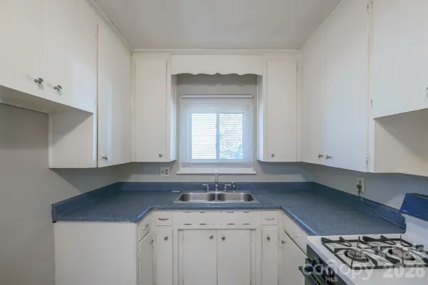 $325,000 | 829 4th Avenue Southwest, Hickory, NC 28602