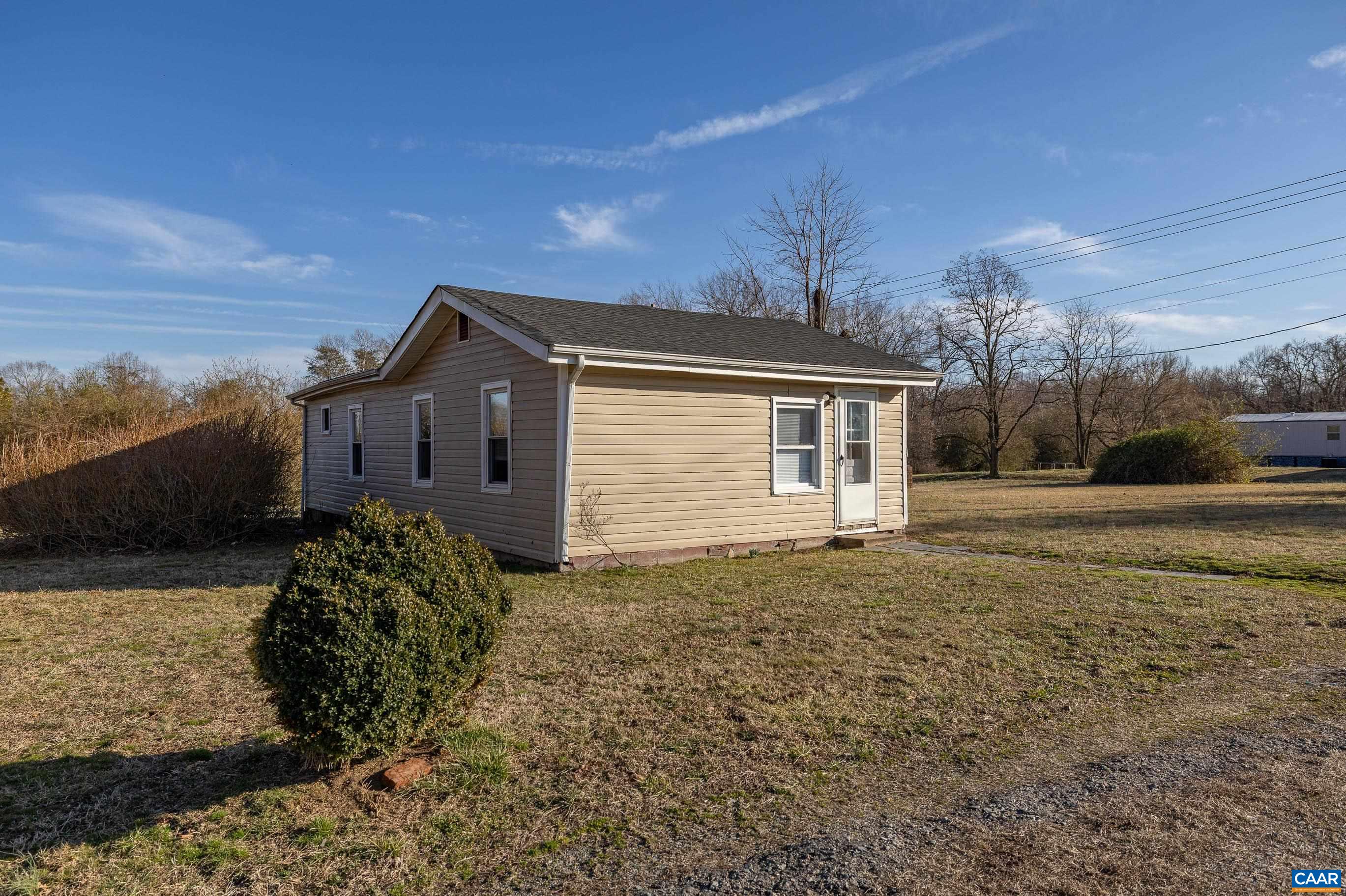 228 Old 15 Road New Canton, VA 23123 - Photo 4 of 35 Gallery Image 4