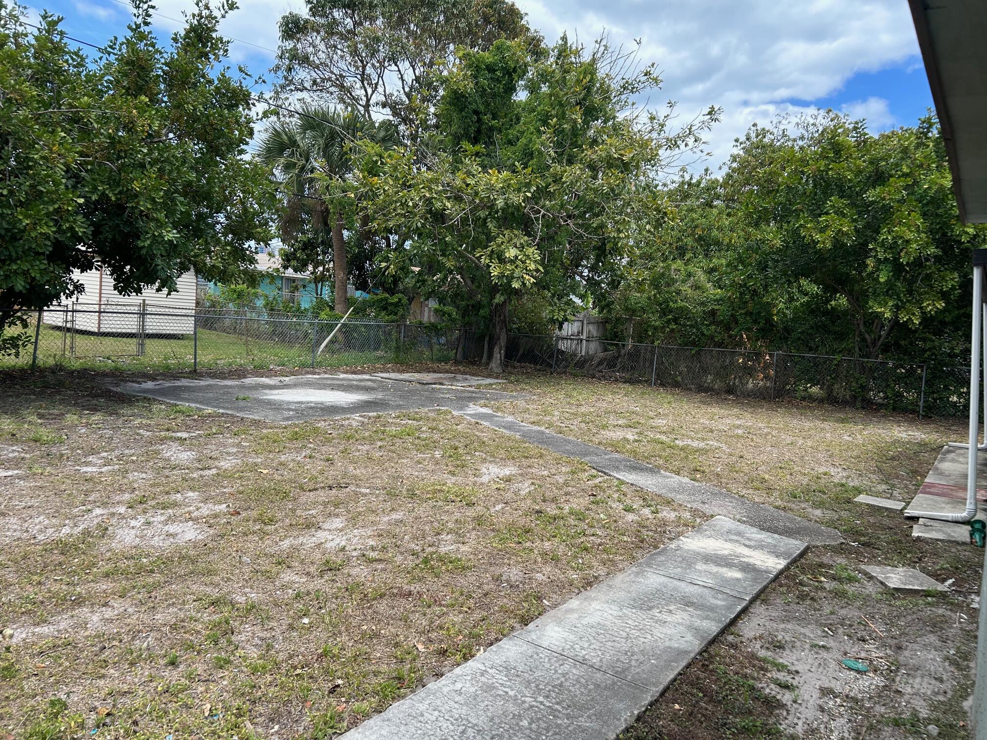 520 West 28th Street Riviera Beach, FL 33404 - Photo 11 of 14 Backyard 2
