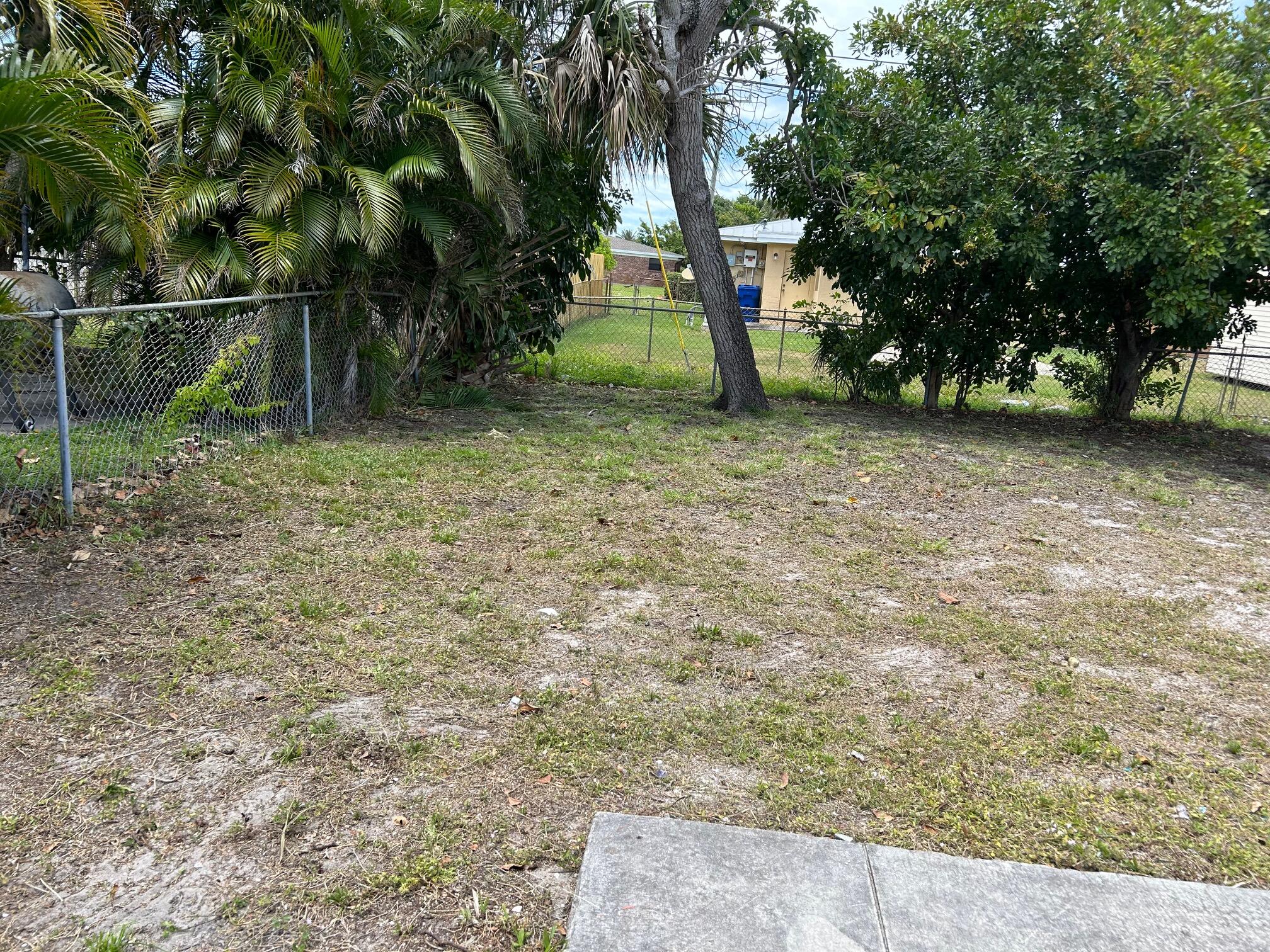 520 West 28th Street Riviera Beach, FL 33404 - Photo 10 of 14 Backyard