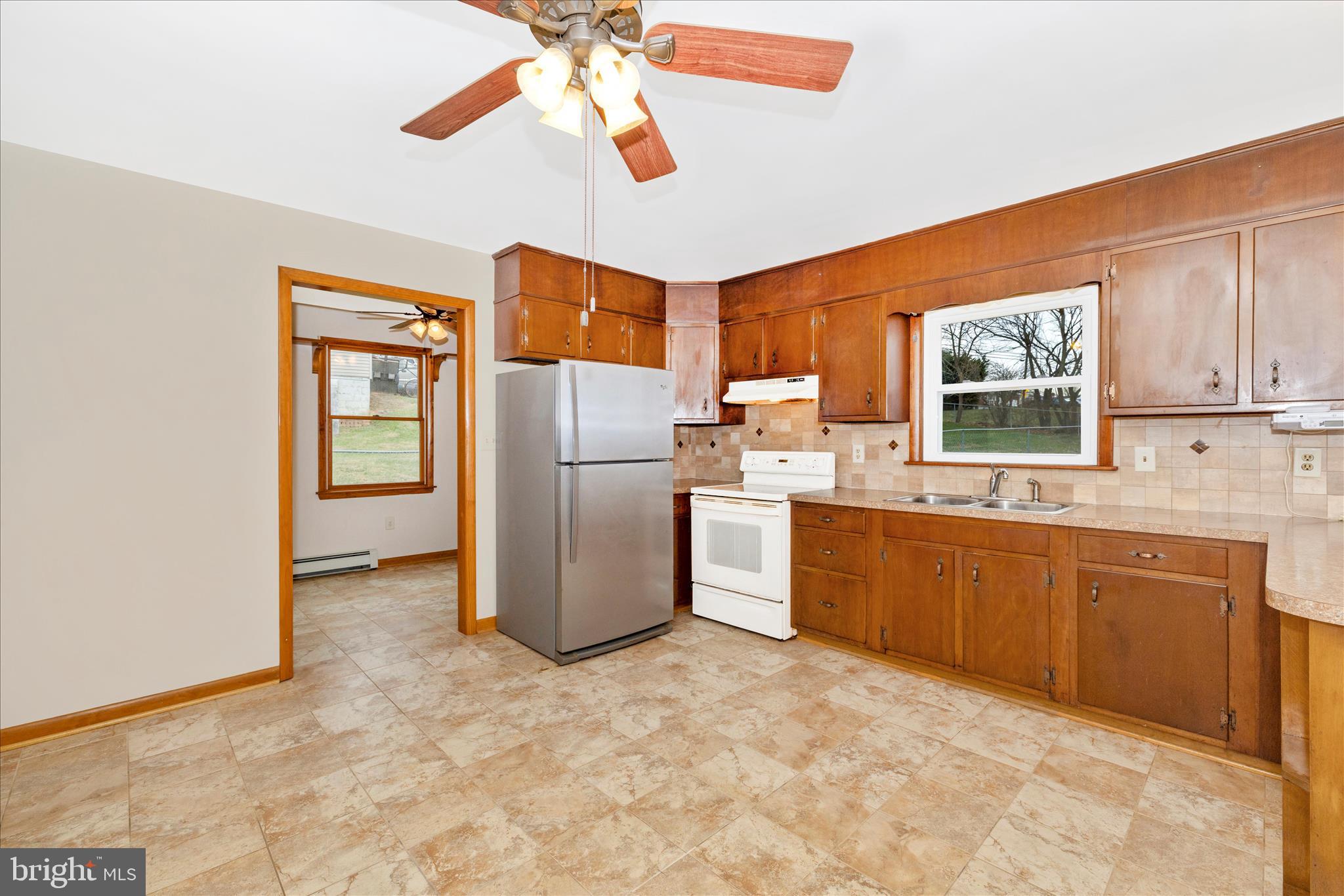 10223 Liberty Road Frederick, MD 21701 - Photo 10 of 51 Kitchen