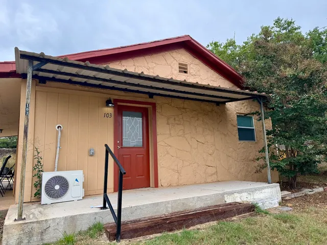 $189,000 | 103 West Hamilton Street, Llano, TX 78643