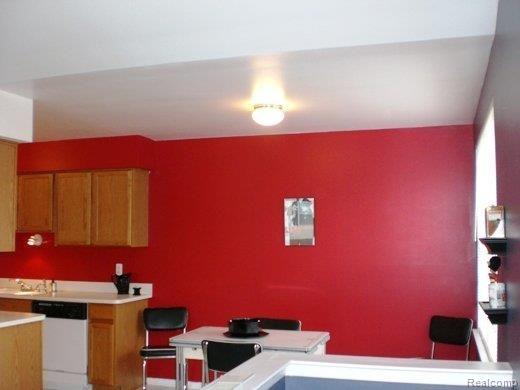 3088 High Pointe Ridge Road, Unit 44 Lake Orion, MI 48359 - Photo 10 of 18 Open Nook & Kitchen!.jpg