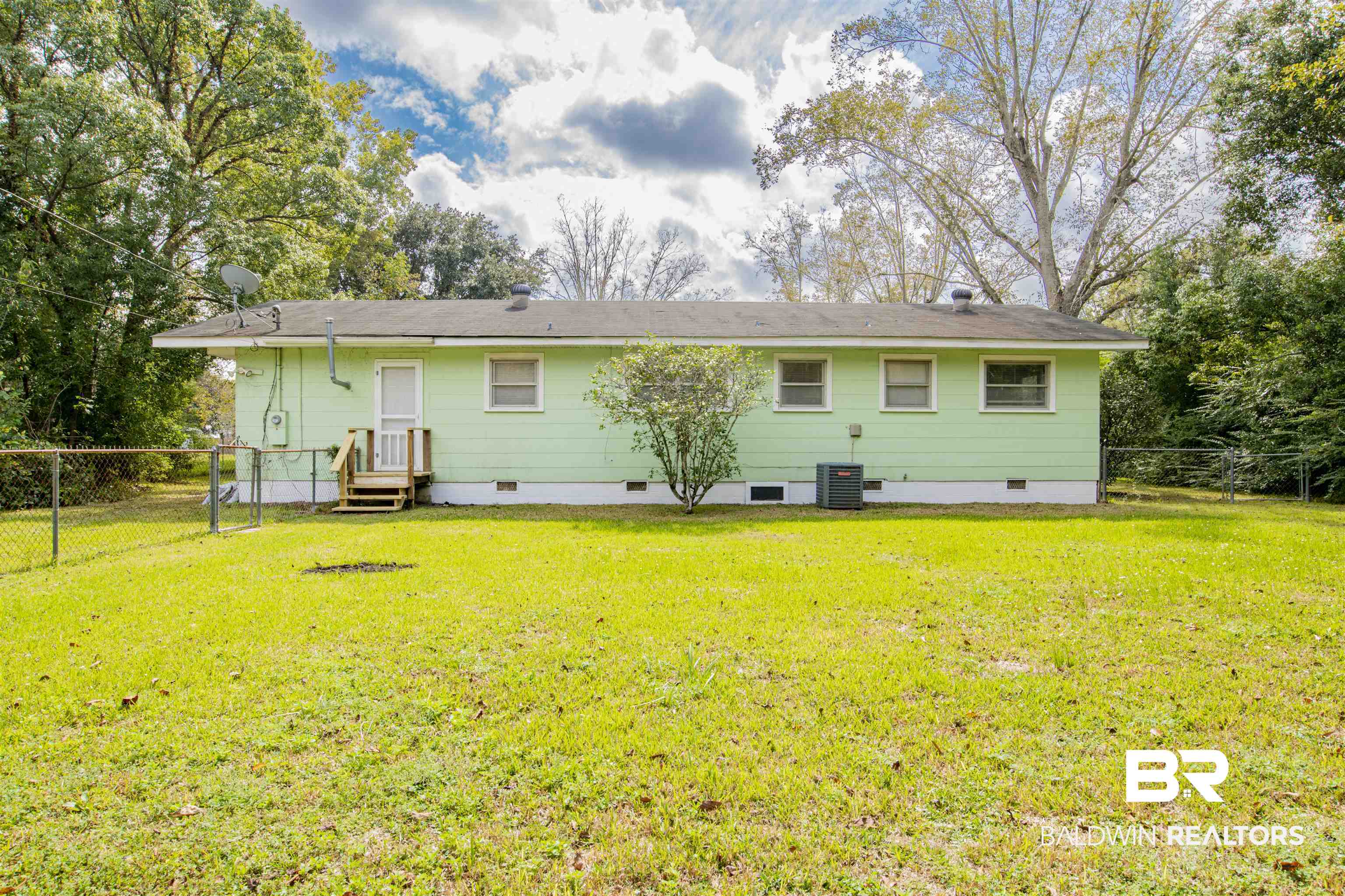 601 East Myrtle Avenue Foley, AL 36535 - Photo 4 of 18
