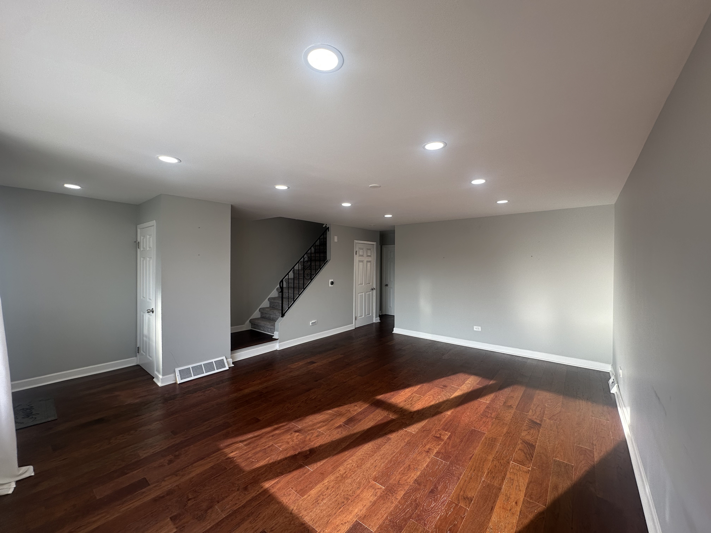 9485 Sumac Road, Unit F Des Plaines, IL 60016 - Photo 5 of 17