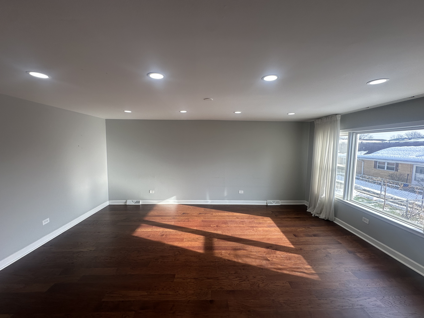 9485 Sumac Road, Unit F Des Plaines, IL 60016 - Photo 5 of 17