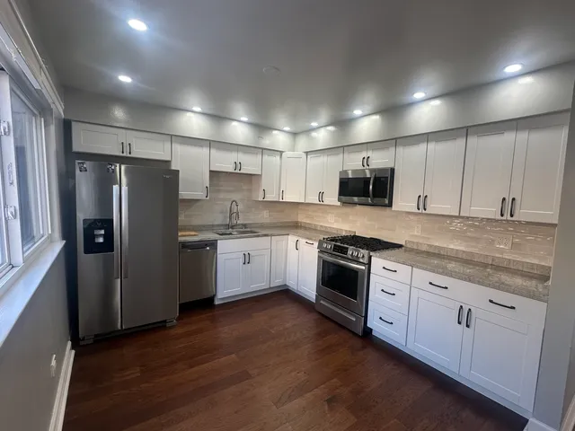 $349,900 | 9485 Sumac Road, Unit F, Des Plaines, IL 60016