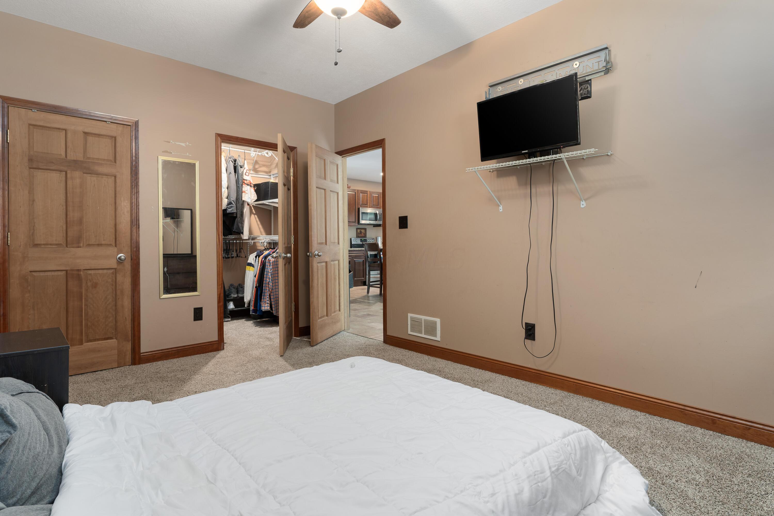 1691 Dyer Road Grove City, OH 43123 - Photo 77 of 108 bedroom/ garage