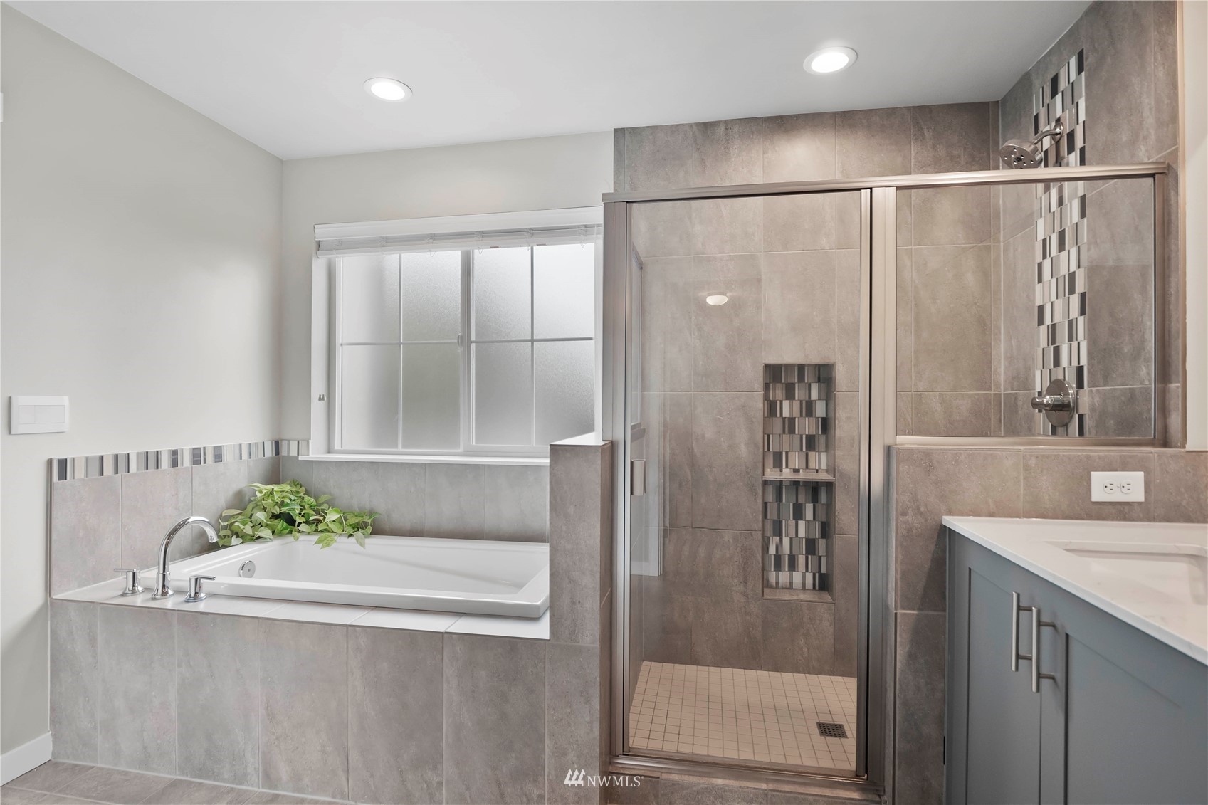 1325 Seattle Hill Road, Unit C4 Bothell, WA 98012 - Photo 14 of 33 a bathroom with a shower and a sink