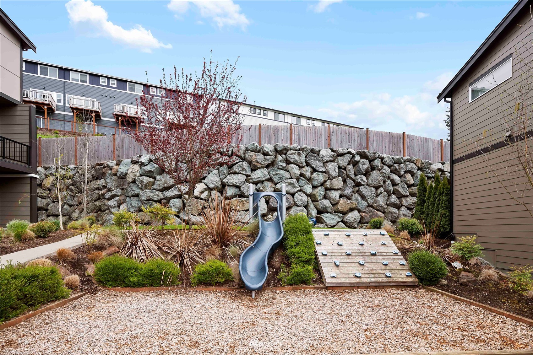 1325 Seattle Hill Road, Unit C4 Bothell, WA 98012 - Photo 32 of 33 a view of a garden