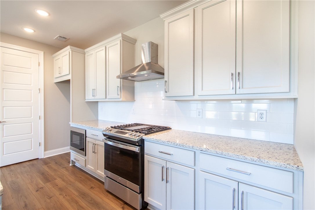 305 Coscoroba Road Auburn, AL 36832 - Photo 11 of 21 GAS KITCHEN RANGE