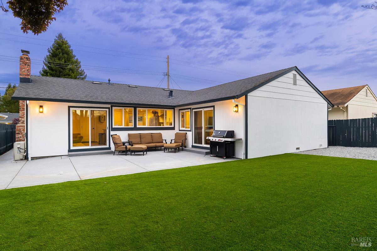 7685 Beverly Drive Rohnert Park, CA 94928 - Photo 2 of 23