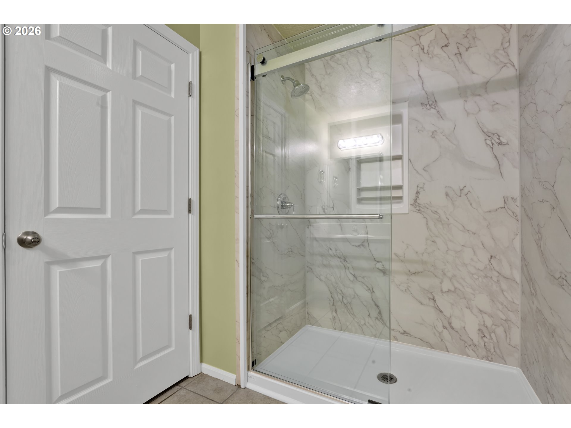 340 54th Street Springfield, OR 97478 - Photo 19 of 33 Bathroom